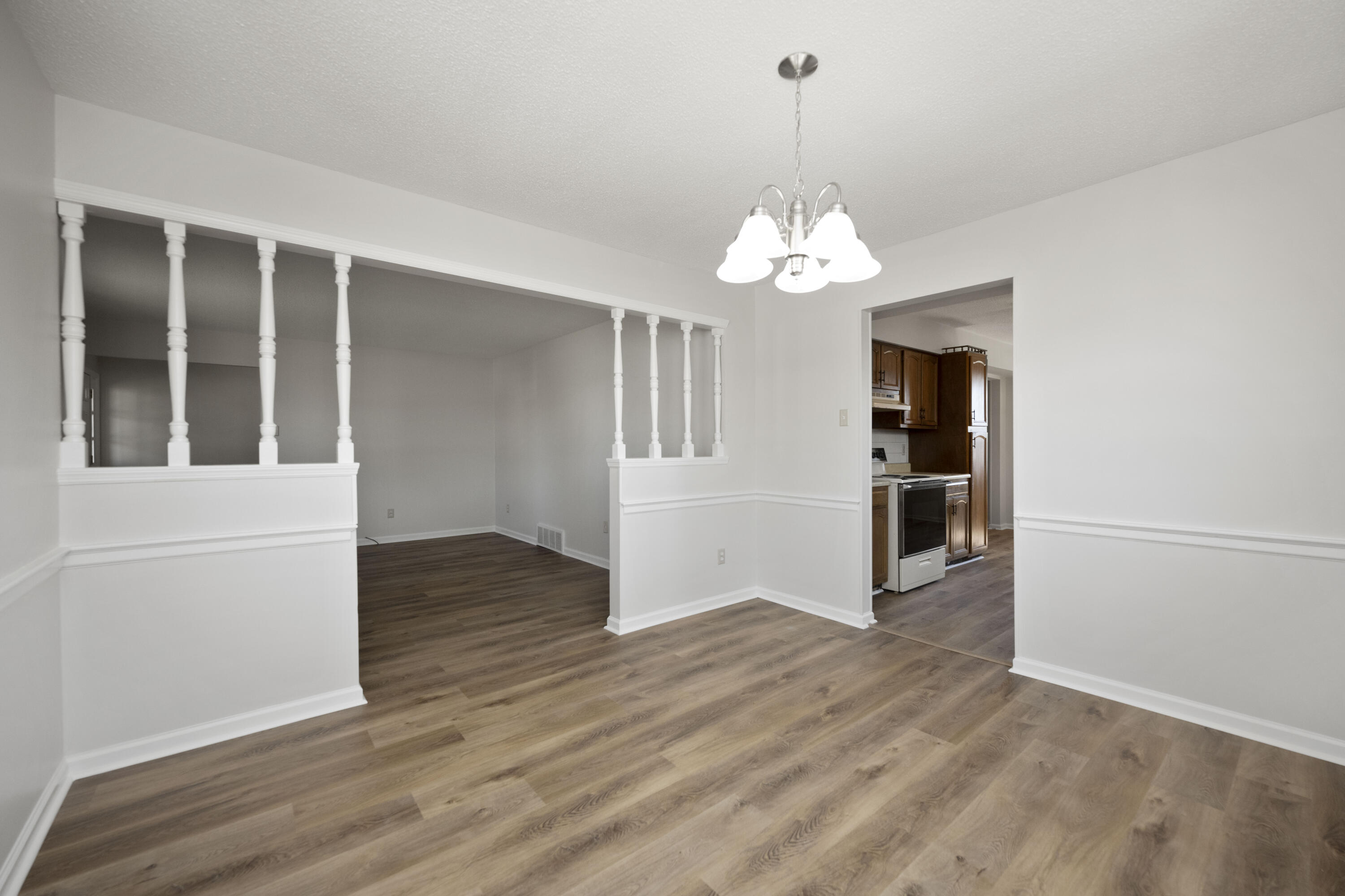 Richmond, Kentucky 40475, United States, 5 Bedrooms Bedrooms, ,3 BathroomsBathrooms,Residential,Active,94448