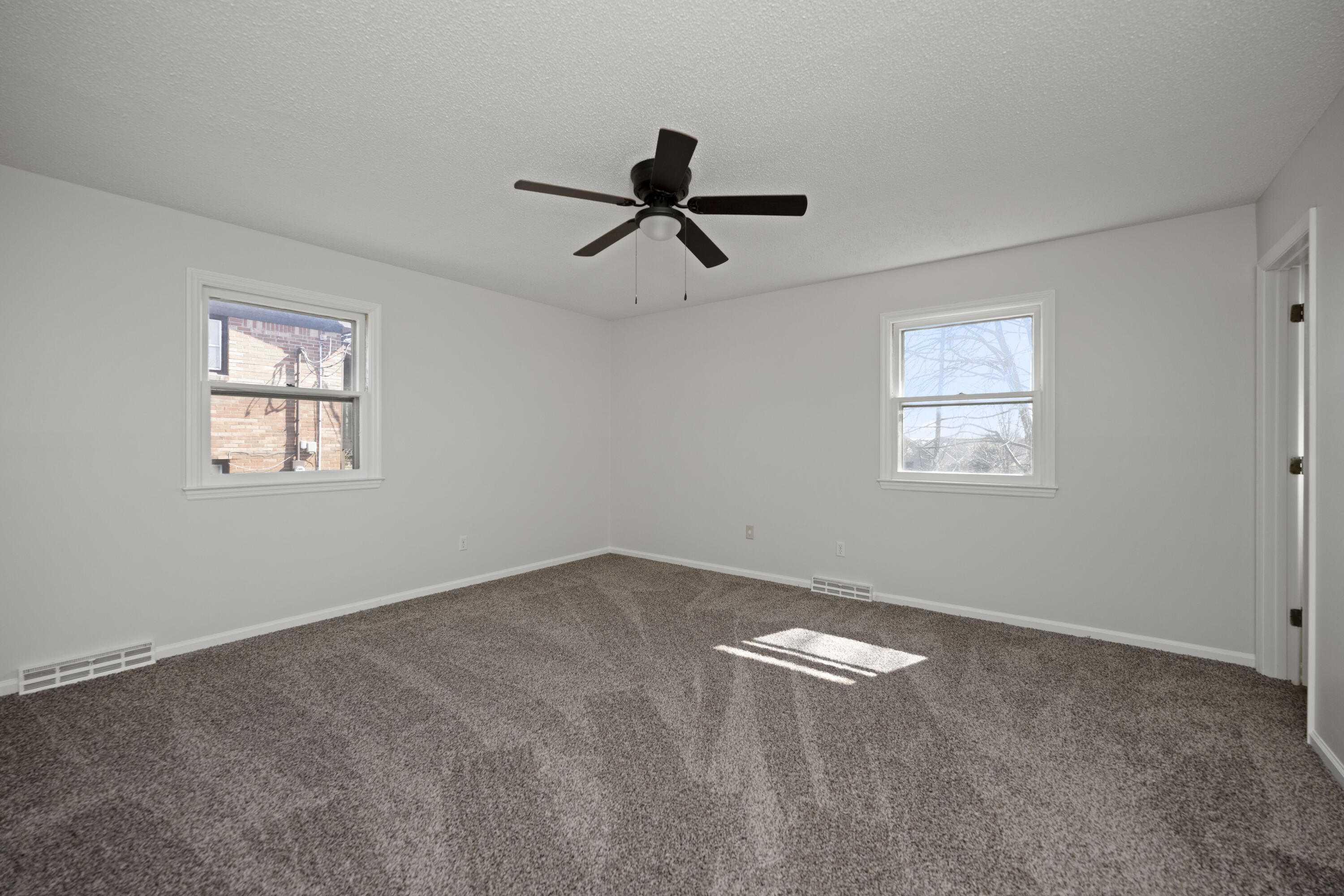 Richmond, Kentucky 40475, United States, 5 Bedrooms Bedrooms, ,3 BathroomsBathrooms,Residential,Active,94448