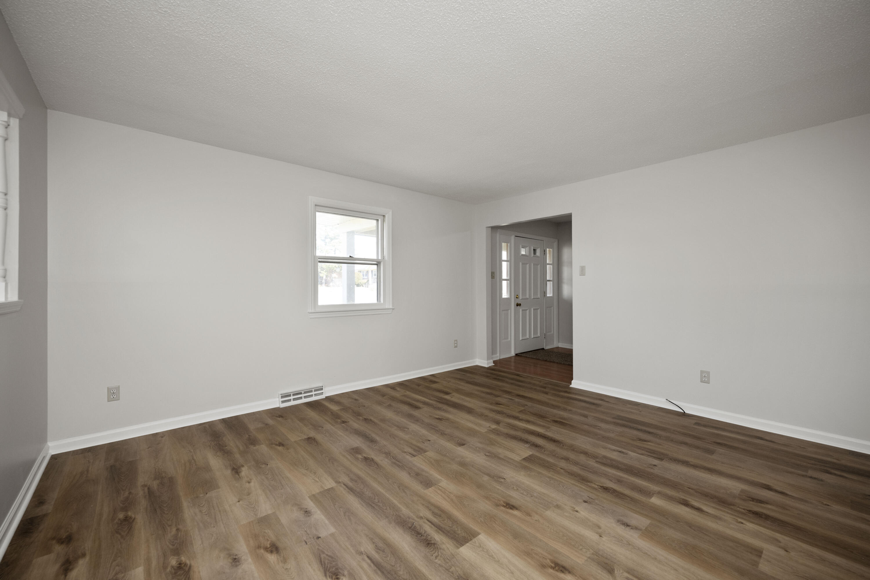 Richmond, Kentucky 40475, United States, 5 Bedrooms Bedrooms, ,3 BathroomsBathrooms,Residential,Active,94448