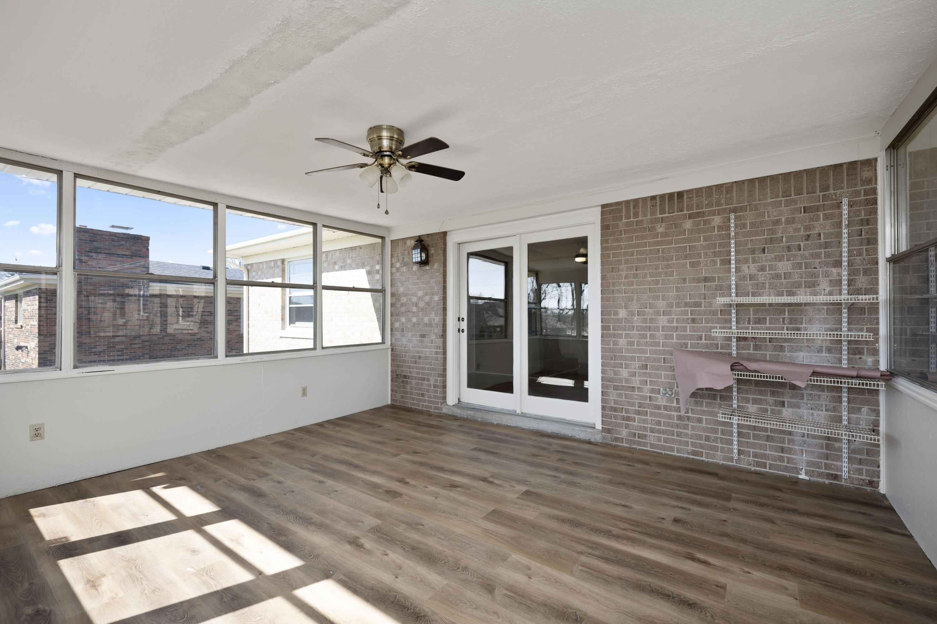 Richmond, Kentucky 40475, United States, 5 Bedrooms Bedrooms, ,3 BathroomsBathrooms,Residential,Active,94448