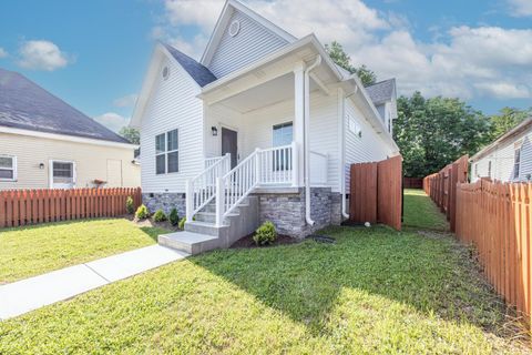 Photo of 704 Vine Street, Paris, KY 40361 (MLS # 25013649)