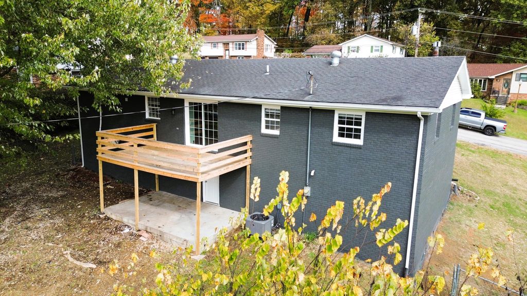 Photo of 195 Oaklawn Circle, Corbin, KY 40701 (MLS # 25505339)