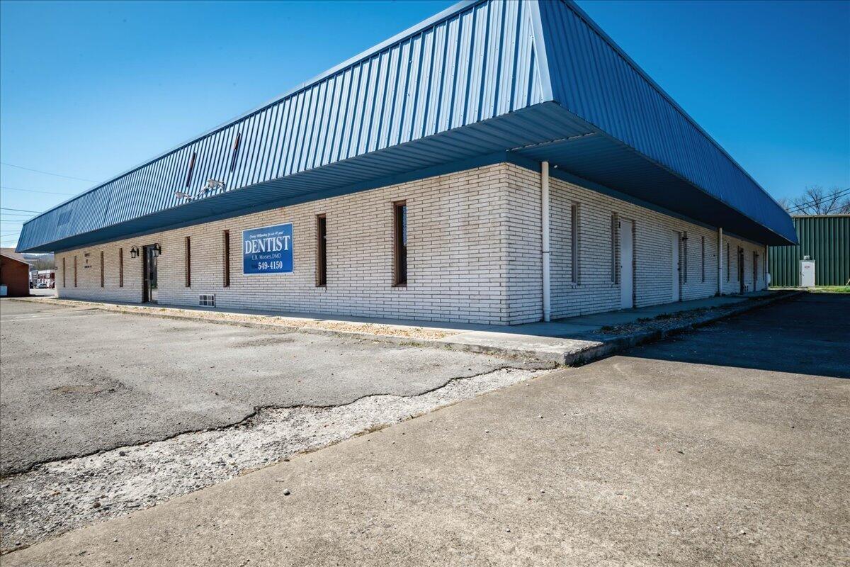 04-Mike - Moses office Outside Z8 for HD