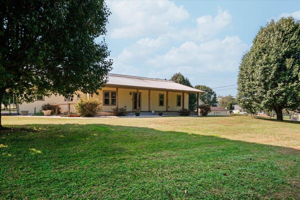 Photo of 3000 Warm Springs Drive, London, KY 40744 (MLS # 26025819)