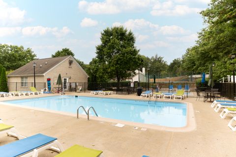 Photo of 4205 Canterbury Green Way, Lexington, KY 40514 (MLS # 25018731)