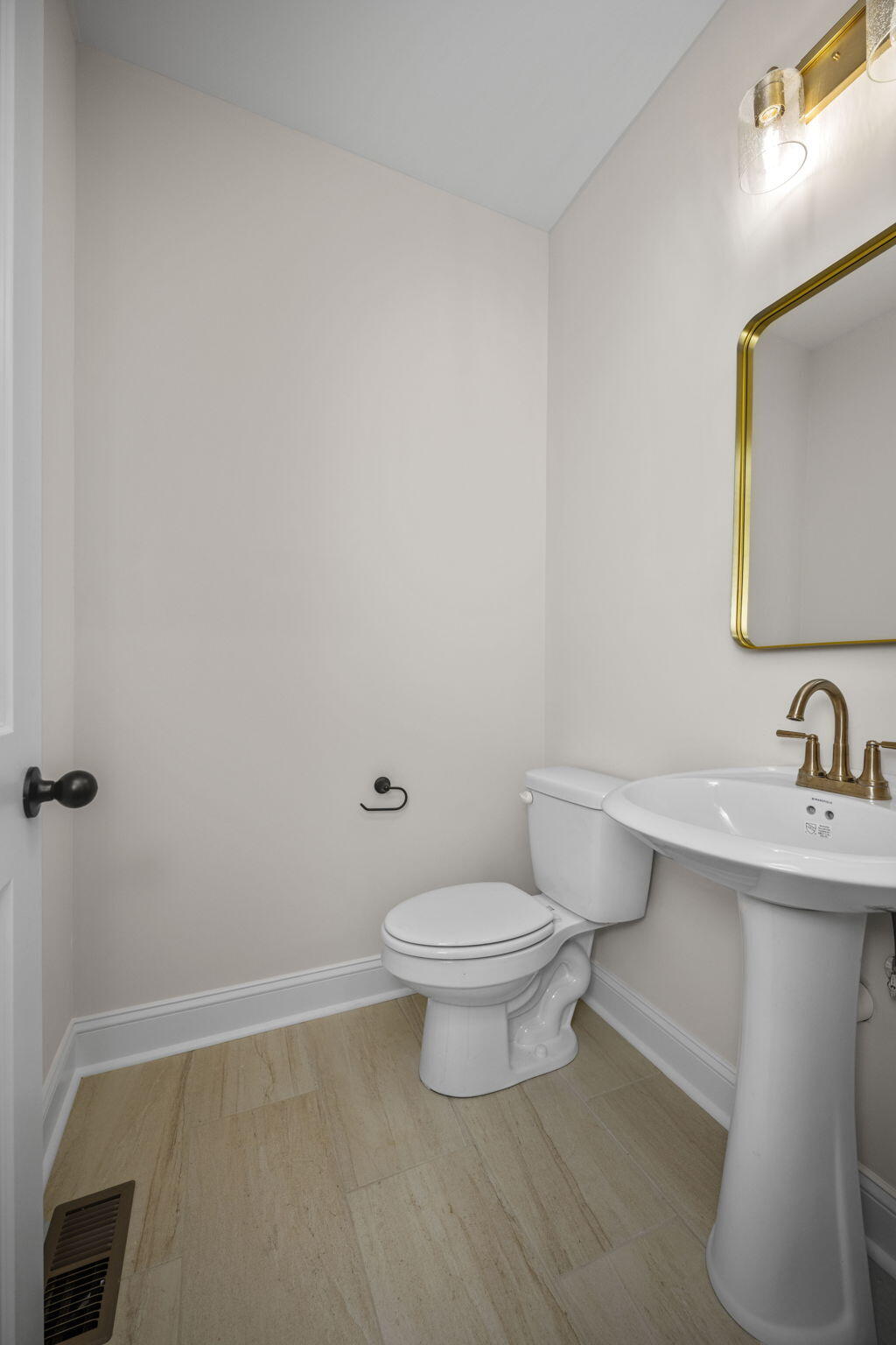 Richmond, Kentucky 40475, United States, 4 Bedrooms Bedrooms, ,4 BathroomsBathrooms,Residential,Active,127132