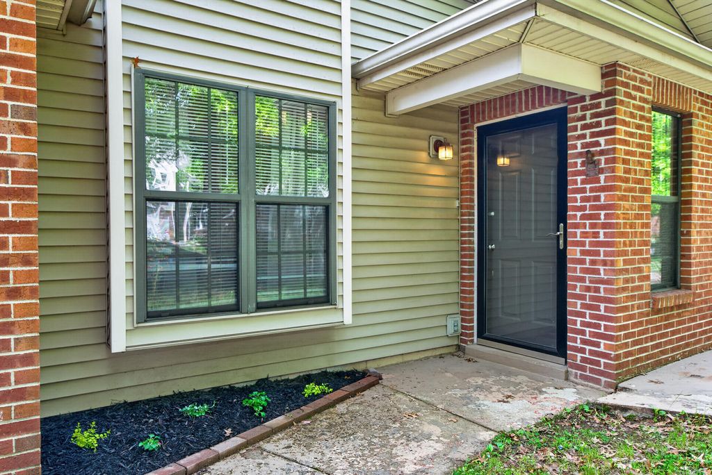 Photo of 216 Pleasant Pointe Drive, Lexington, KY 40517 (MLS # 26012833)