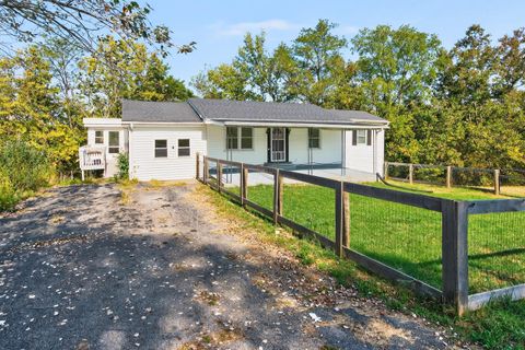 Photo of 2363 Old Millersburg Road, Paris, KY 40361 (MLS # 25501399)