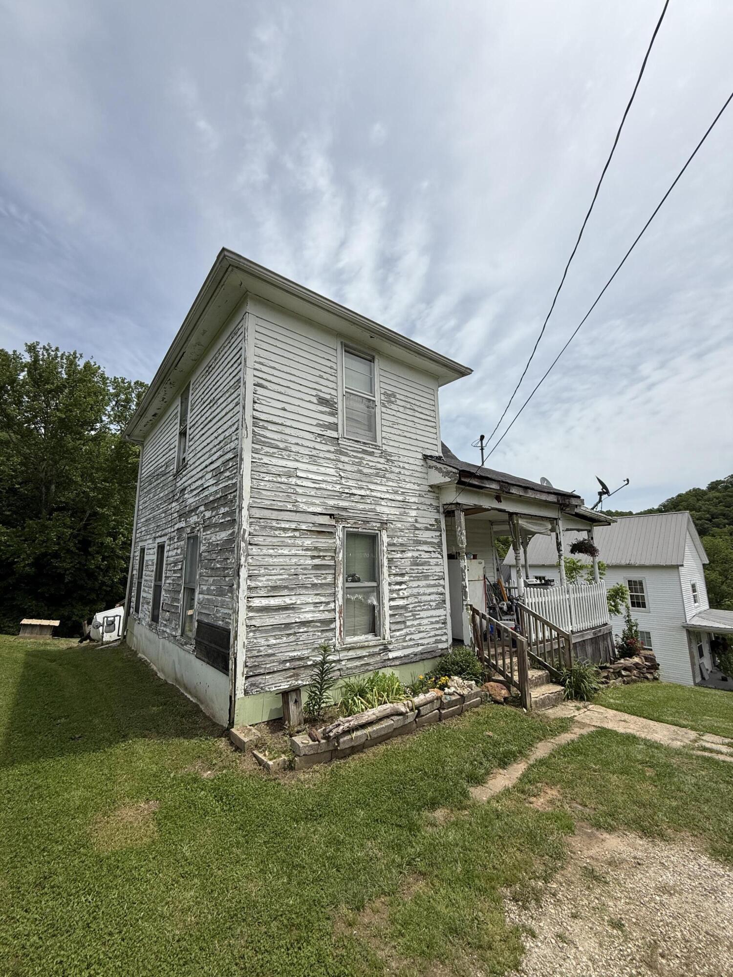 Beattyville, Kentucky 41311, United States, 3 Bedrooms Bedrooms, ,1 BathroomBathrooms,Residential,Active,146001