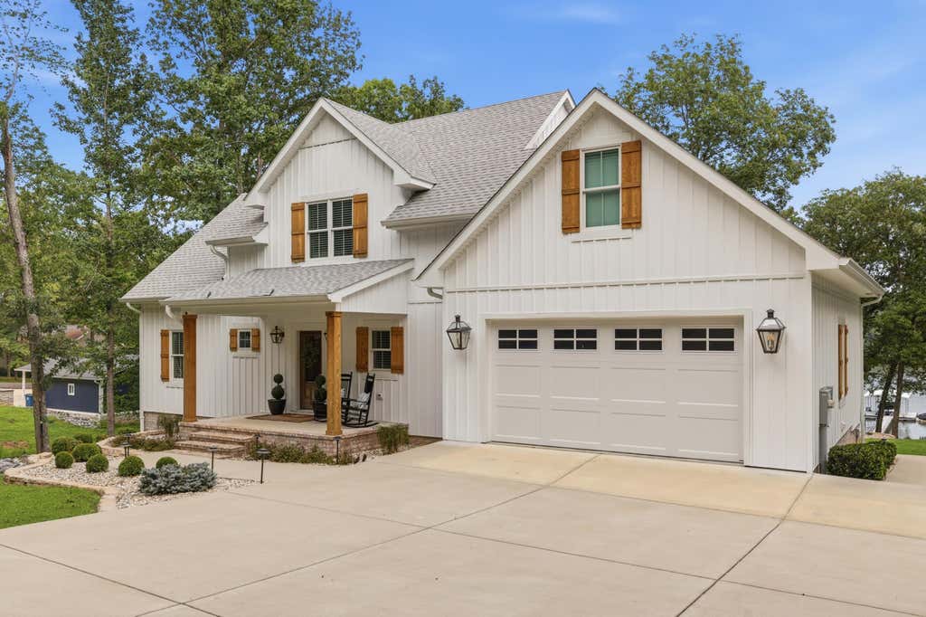 Photo of 175 Edgewater Lane, Benton, KY 42025 (MLS # 26020468)