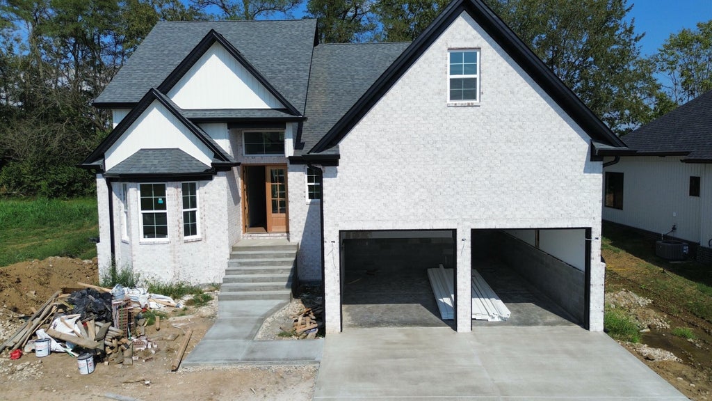 Photo of 1004 Shelburne Way, Nicholasville, KY 40356 (MLS # 26025598)