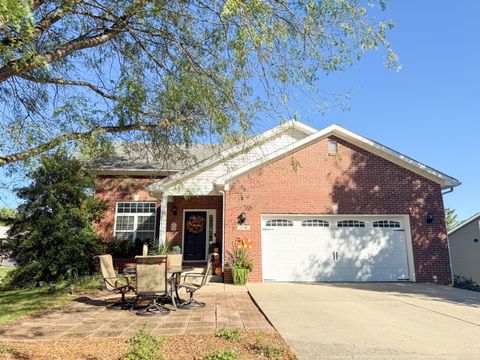 Photo of 204 Jeff Court, Frankfort, KY 40601 (MLS # 25503429)