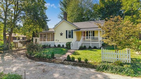 Photo of 112 Richardson Street, Midway, KY 40347 (MLS # 25503176)