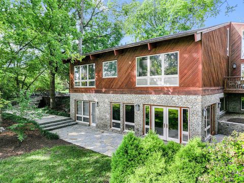 Photo of 1404 Meganwood Circle, Lexington, KY 40502 (MLS # 25501689)