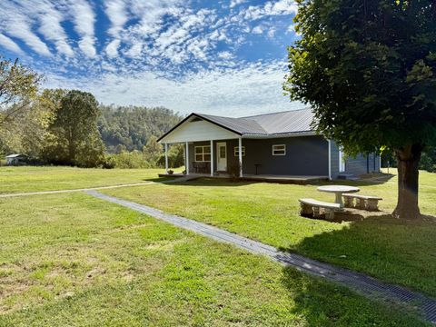 Photo of 233 River Road, Beattyville, KY 41311 (MLS # 25502855)
