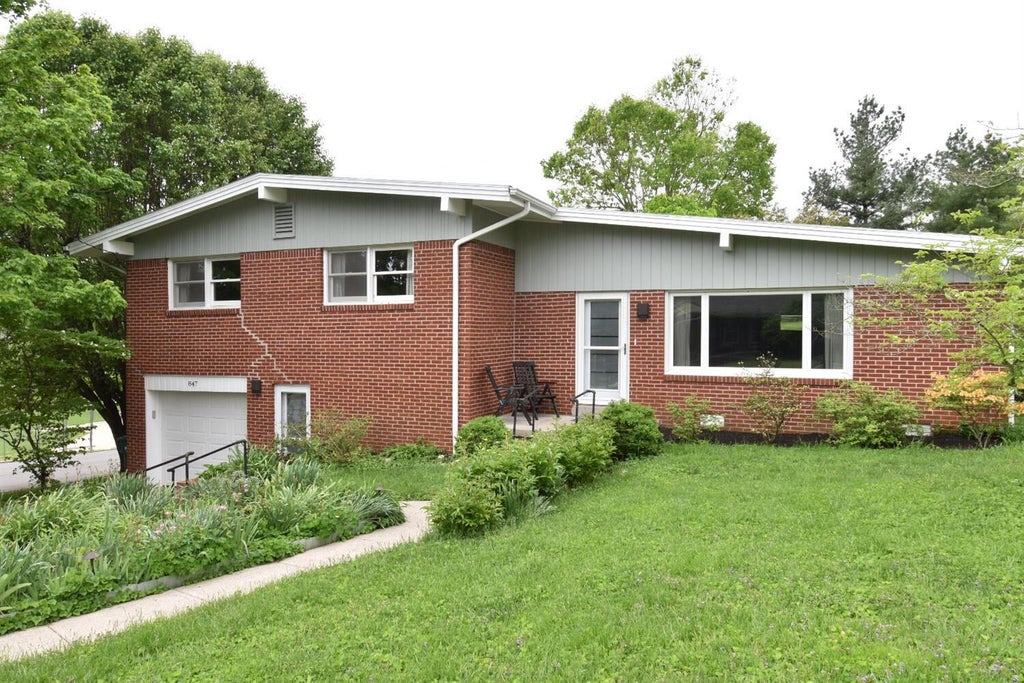 Photo of 847 Shadeland Drive, Danville, KY 40422 (MLS # 26020536)