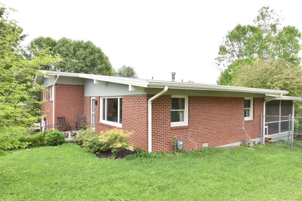 Photo of 847 Shadeland Drive, Danville, KY 40422 (MLS # 26020536)