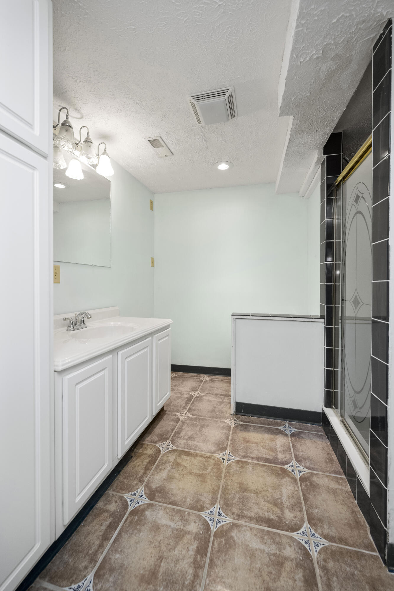 Richmond, Kentucky 40475, United States, 3 Bedrooms Bedrooms, ,2 BathroomsBathrooms,Residential,Active,901