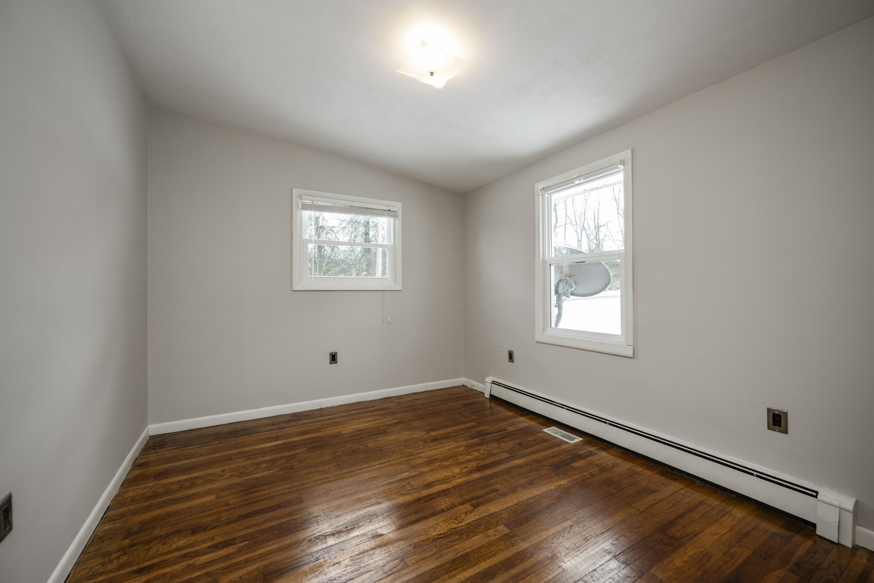 Richmond, Kentucky 40475, United States, 3 Bedrooms Bedrooms, ,2 BathroomsBathrooms,Residential,Active,901