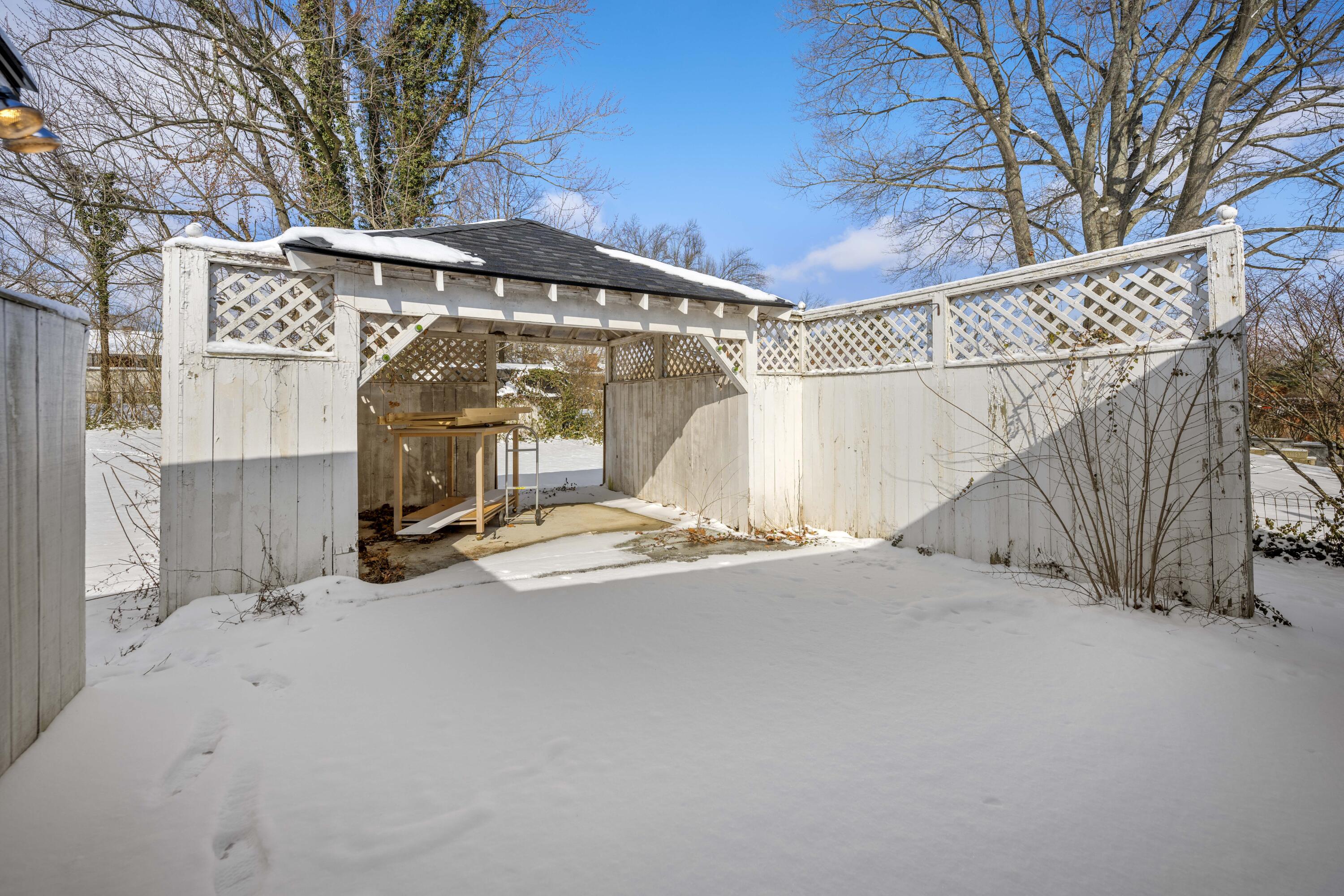 Richmond, Kentucky 40475, United States, 3 Bedrooms Bedrooms, ,2 BathroomsBathrooms,Residential,Active,901