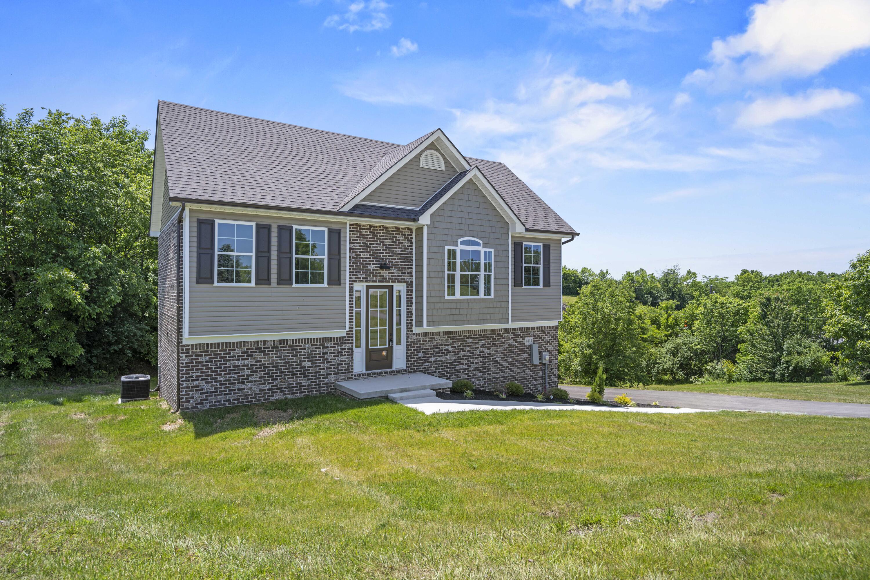 Richmond, Kentucky 40475, United States, 3 Bedrooms Bedrooms, ,3 BathroomsBathrooms,Residential,Contingent,46065