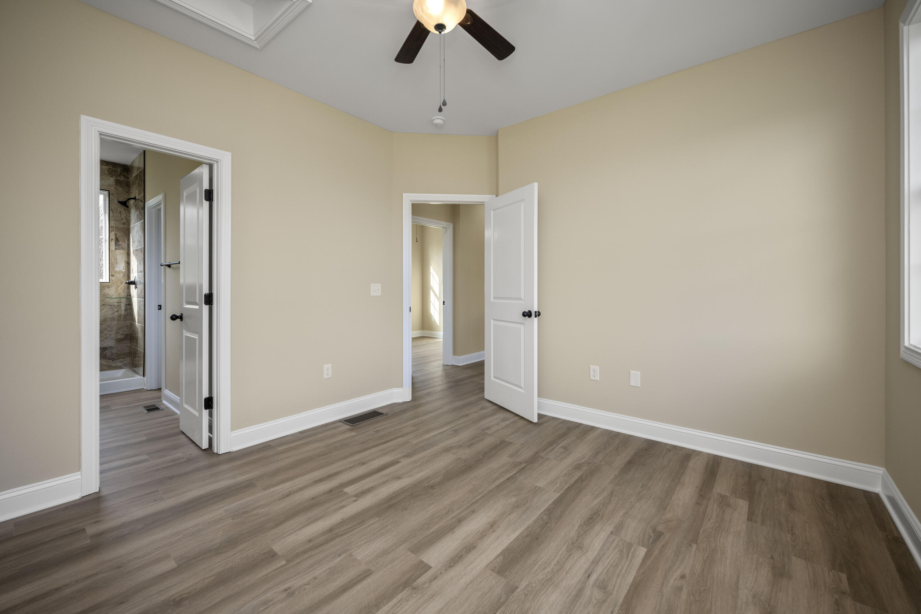 Richmond, Kentucky 40475, United States, 3 Bedrooms Bedrooms, ,3 BathroomsBathrooms,Residential,Contingent,46065