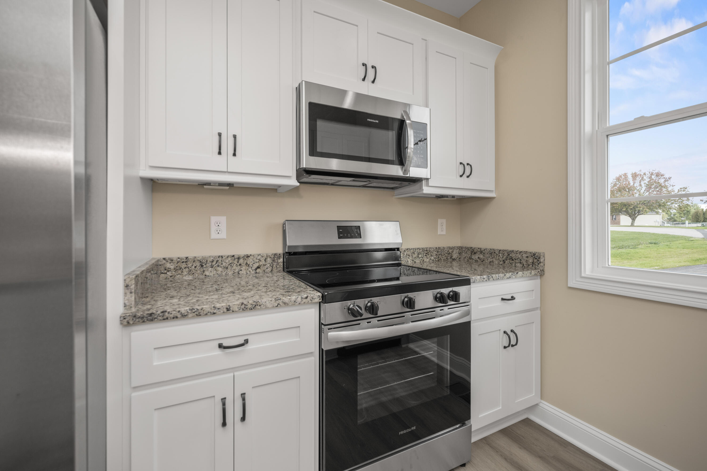 Richmond, Kentucky 40475, United States, 3 Bedrooms Bedrooms, ,3 BathroomsBathrooms,Residential,Contingent,46065