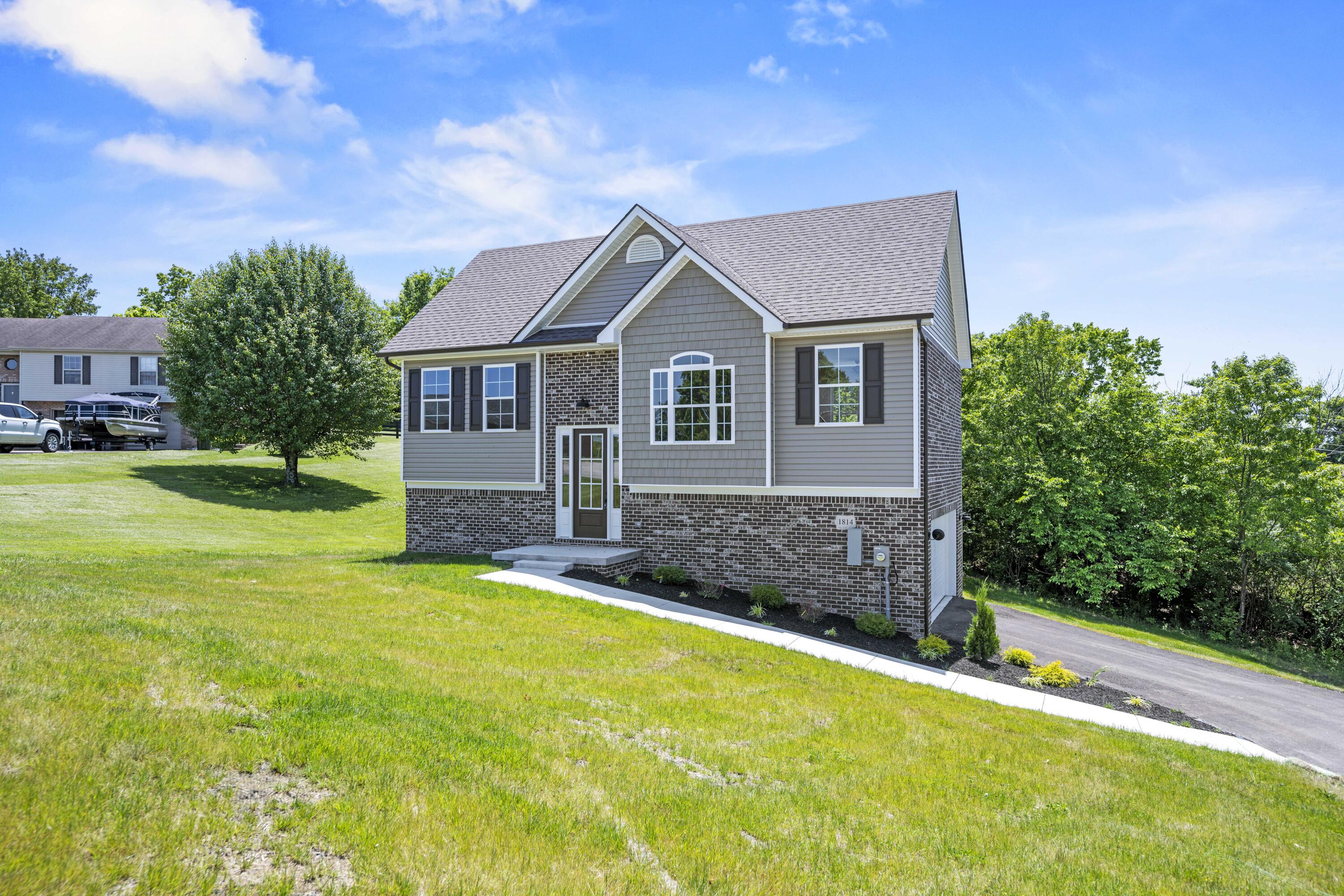 Richmond, Kentucky 40475, United States, 3 Bedrooms Bedrooms, ,3 BathroomsBathrooms,Residential,Contingent,46065