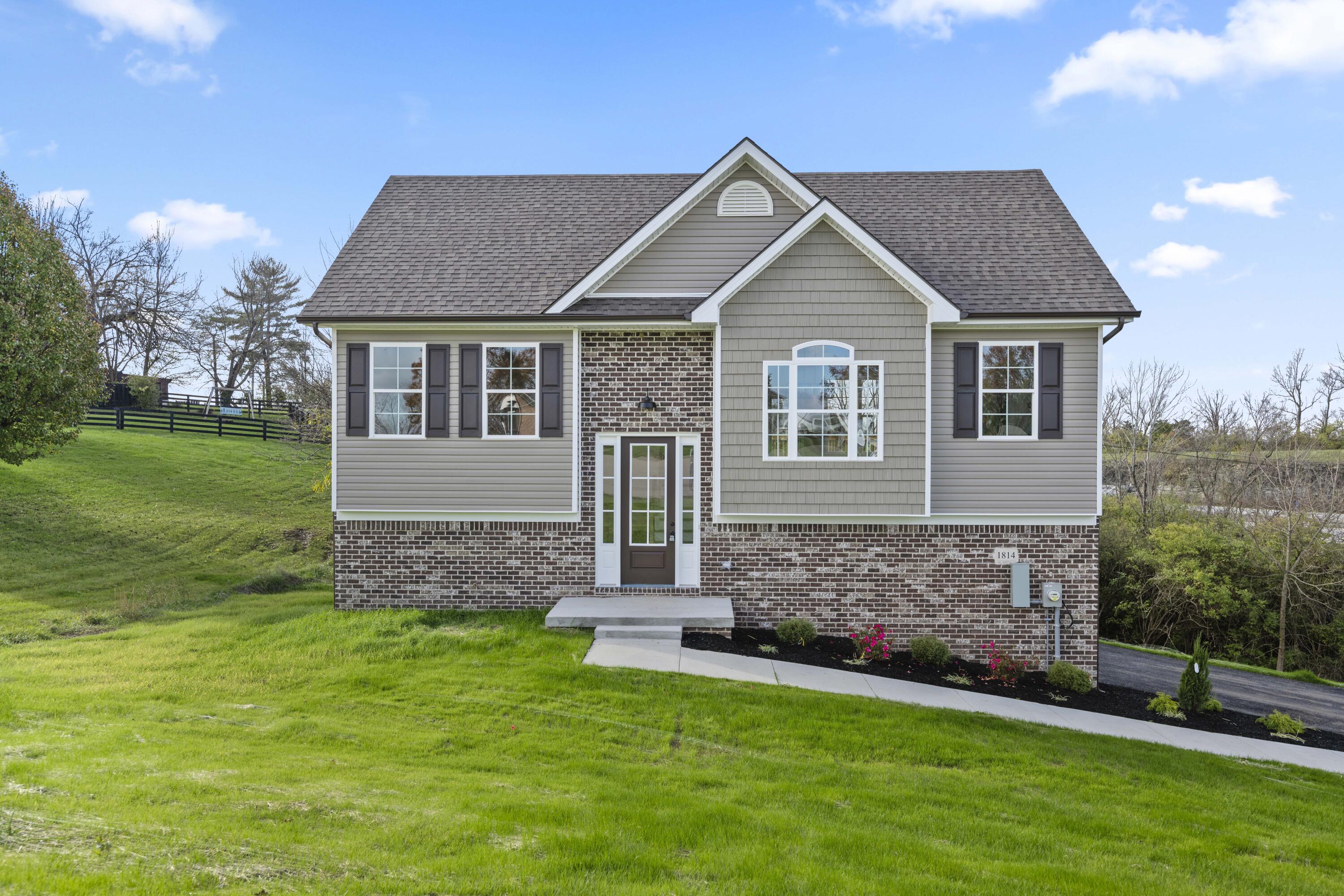 Richmond, Kentucky 40475, United States, 3 Bedrooms Bedrooms, ,3 BathroomsBathrooms,Residential,Contingent,46065