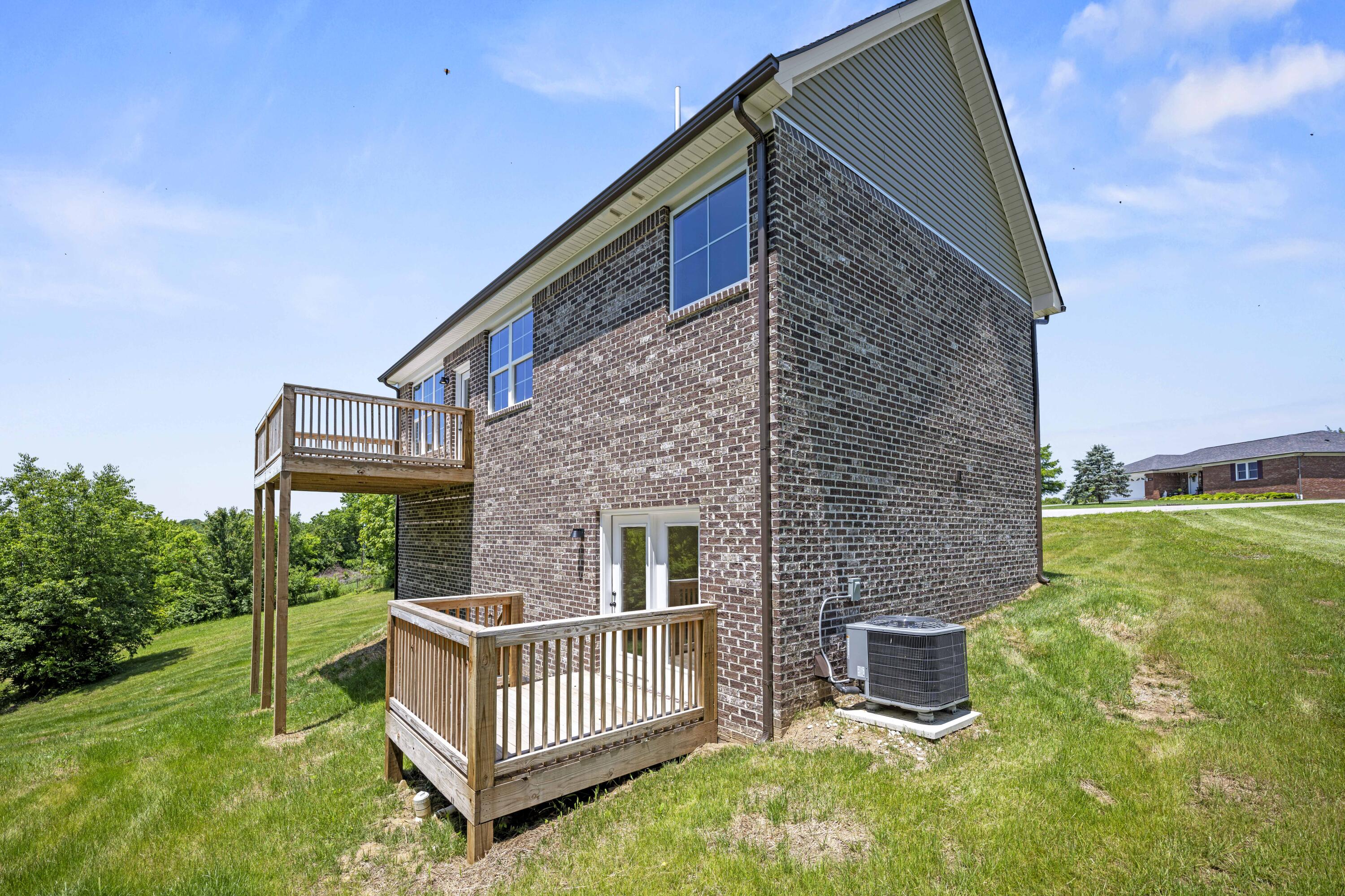 Richmond, Kentucky 40475, United States, 3 Bedrooms Bedrooms, ,3 BathroomsBathrooms,Residential,Contingent,46065