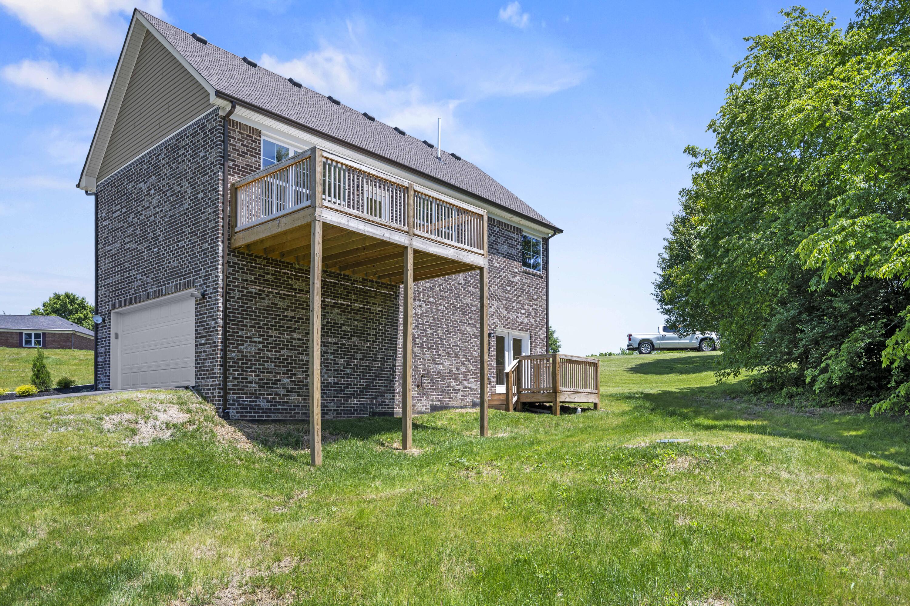 Richmond, Kentucky 40475, United States, 3 Bedrooms Bedrooms, ,3 BathroomsBathrooms,Residential,Contingent,46065