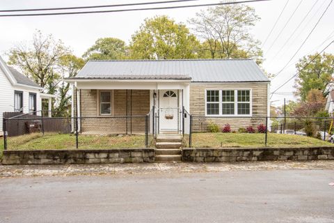Photo of 694 Higgins Avenue, Paris, KY 40361 (MLS # 25504910)