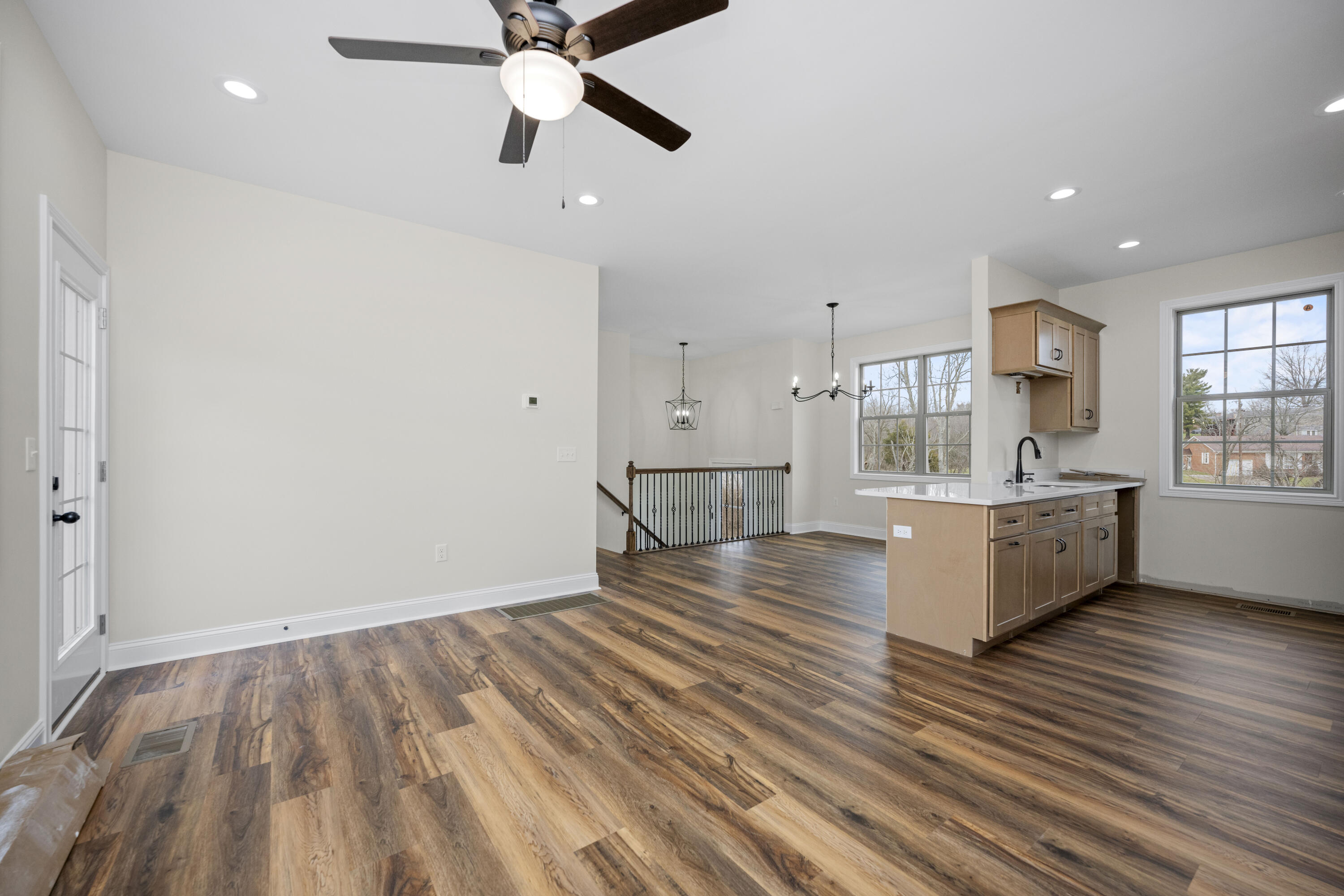 Richmond, Kentucky 40475, United States, 3 Bedrooms Bedrooms, ,3 BathroomsBathrooms,Residential,Active,30799