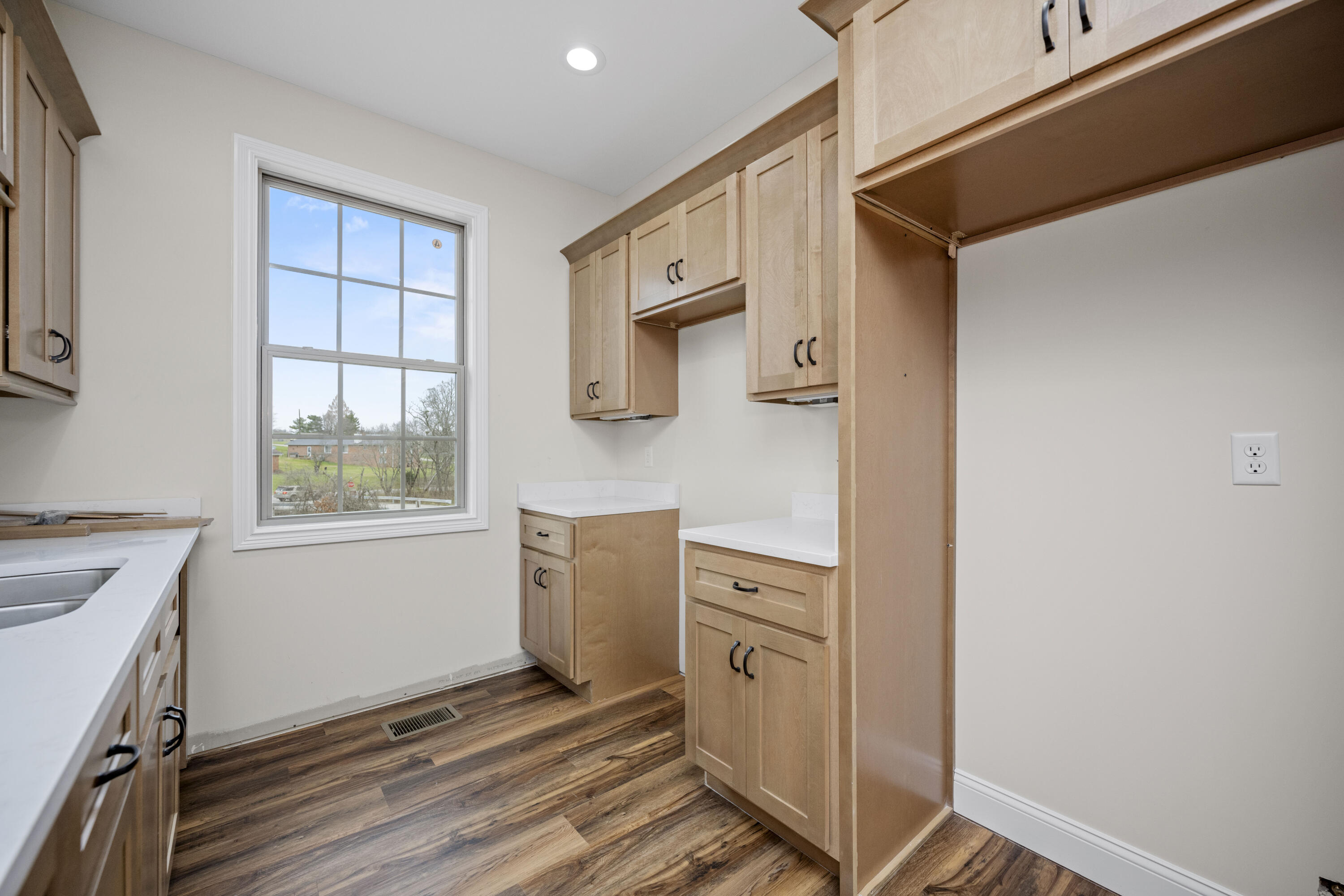 Richmond, Kentucky 40475, United States, 3 Bedrooms Bedrooms, ,3 BathroomsBathrooms,Residential,Active,30799