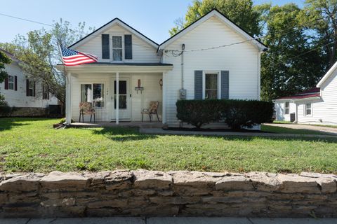 Photo of 124 Simmons Street, Versailles, KY 40383 (MLS # 25503426)