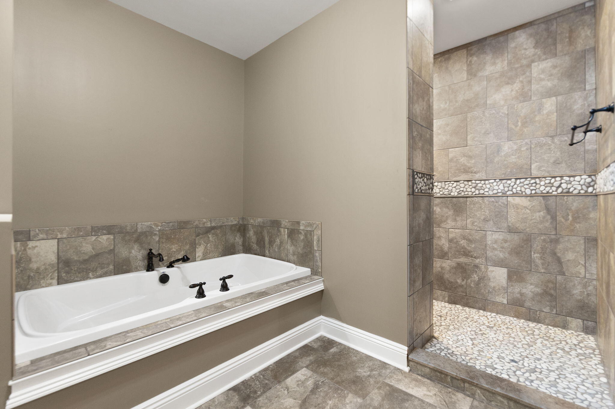 Waco, Kentucky 40385, United States, 3 Bedrooms Bedrooms, ,3 BathroomsBathrooms,Residential,Active,226276