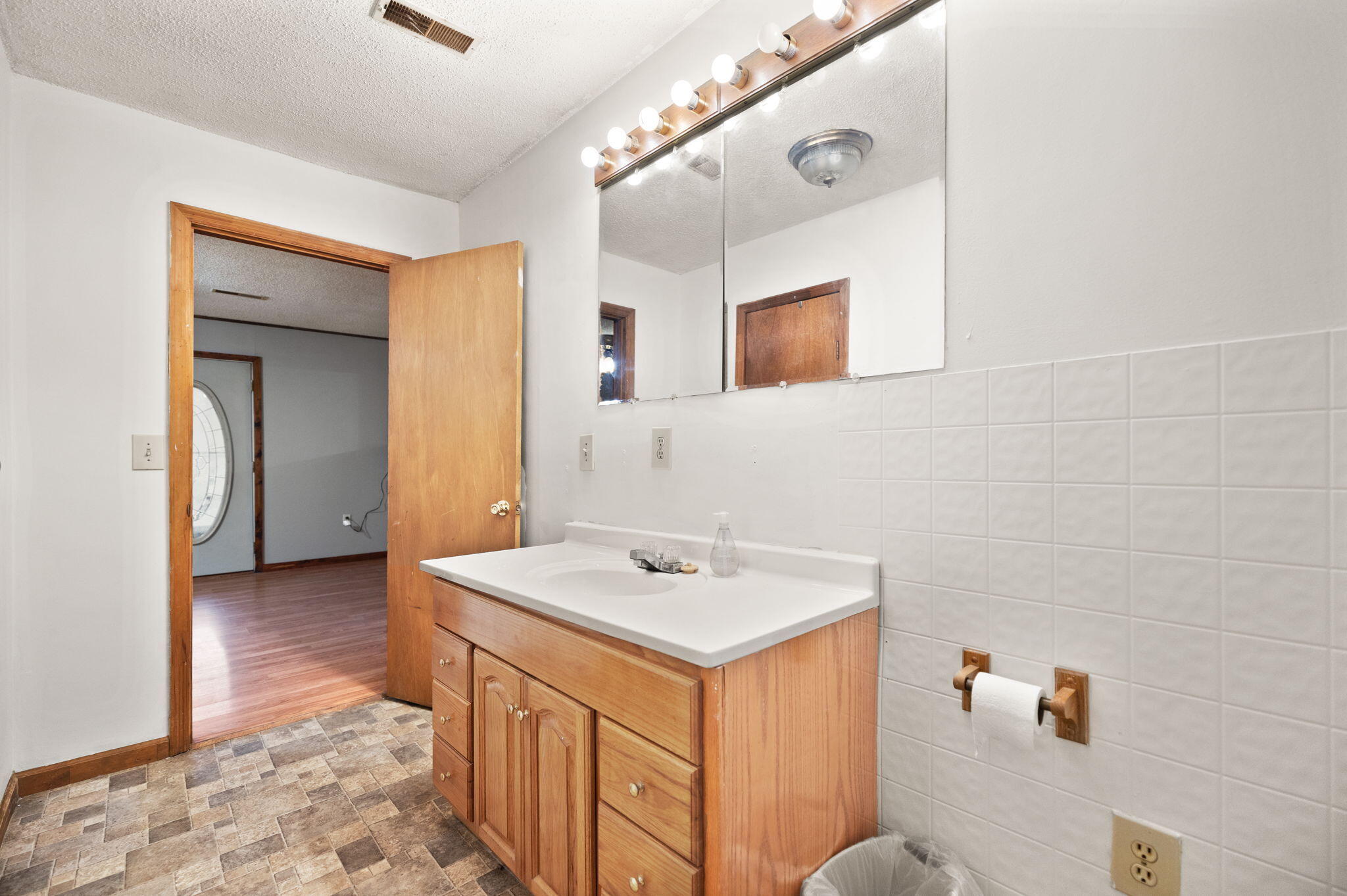 Booneville, Kentucky 41314, United States, 3 Bedrooms Bedrooms, ,1 BathroomBathrooms,Residential,Active,246429