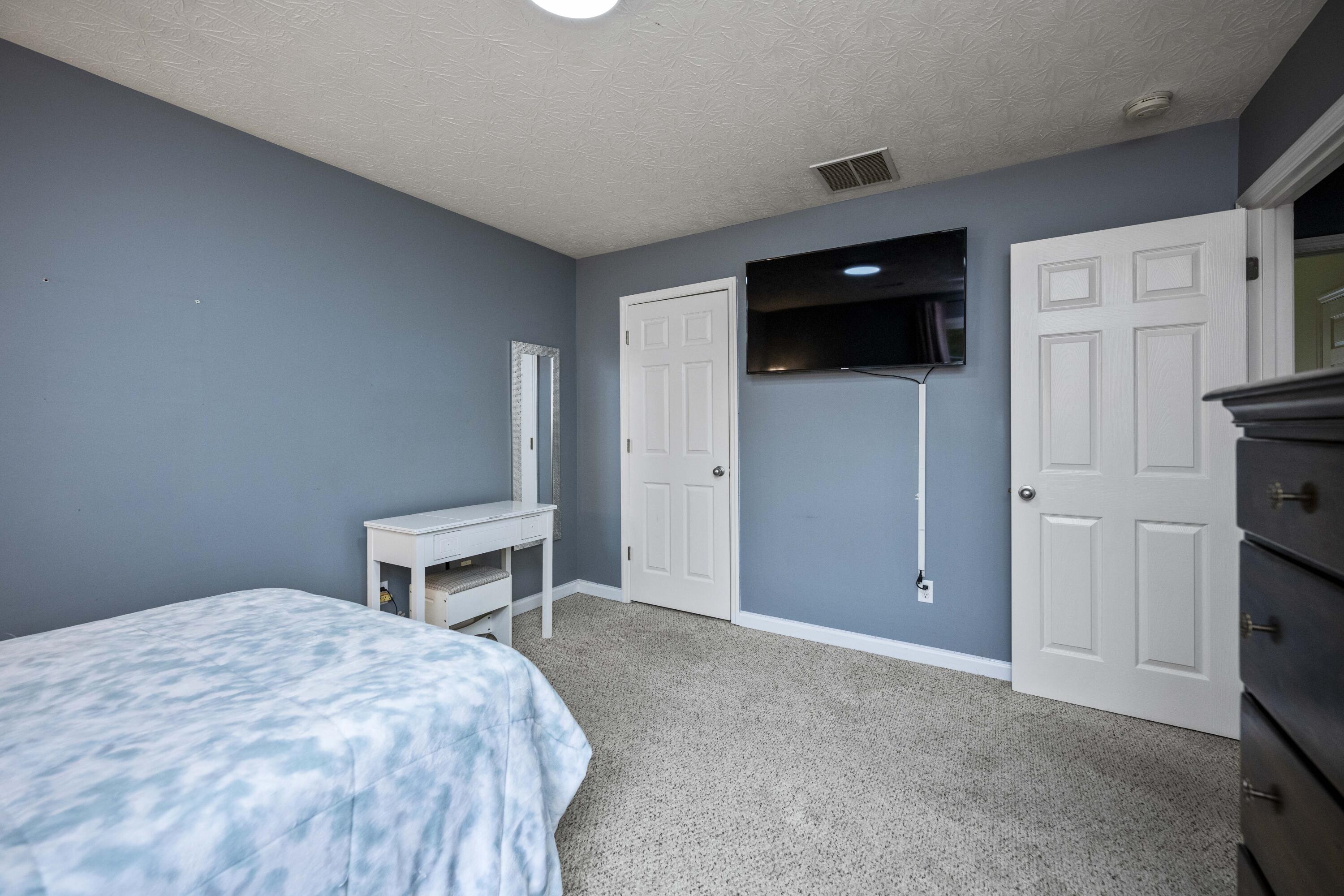 Berea, Kentucky 40403, United States, 4 Bedrooms Bedrooms, ,2 BathroomsBathrooms,Residential,Pending,35236