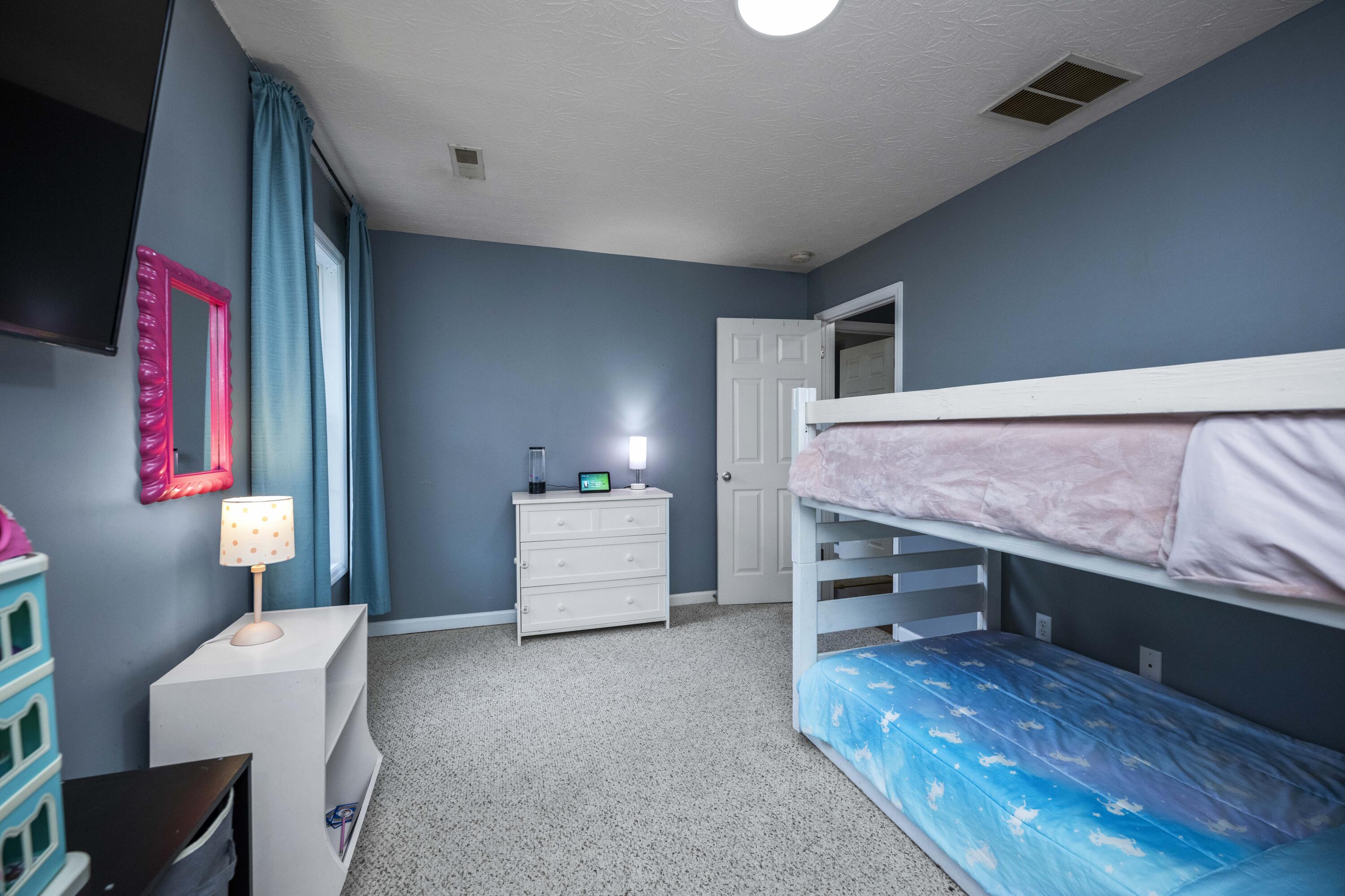 Berea, Kentucky 40403, United States, 4 Bedrooms Bedrooms, ,2 BathroomsBathrooms,Residential,Pending,35236