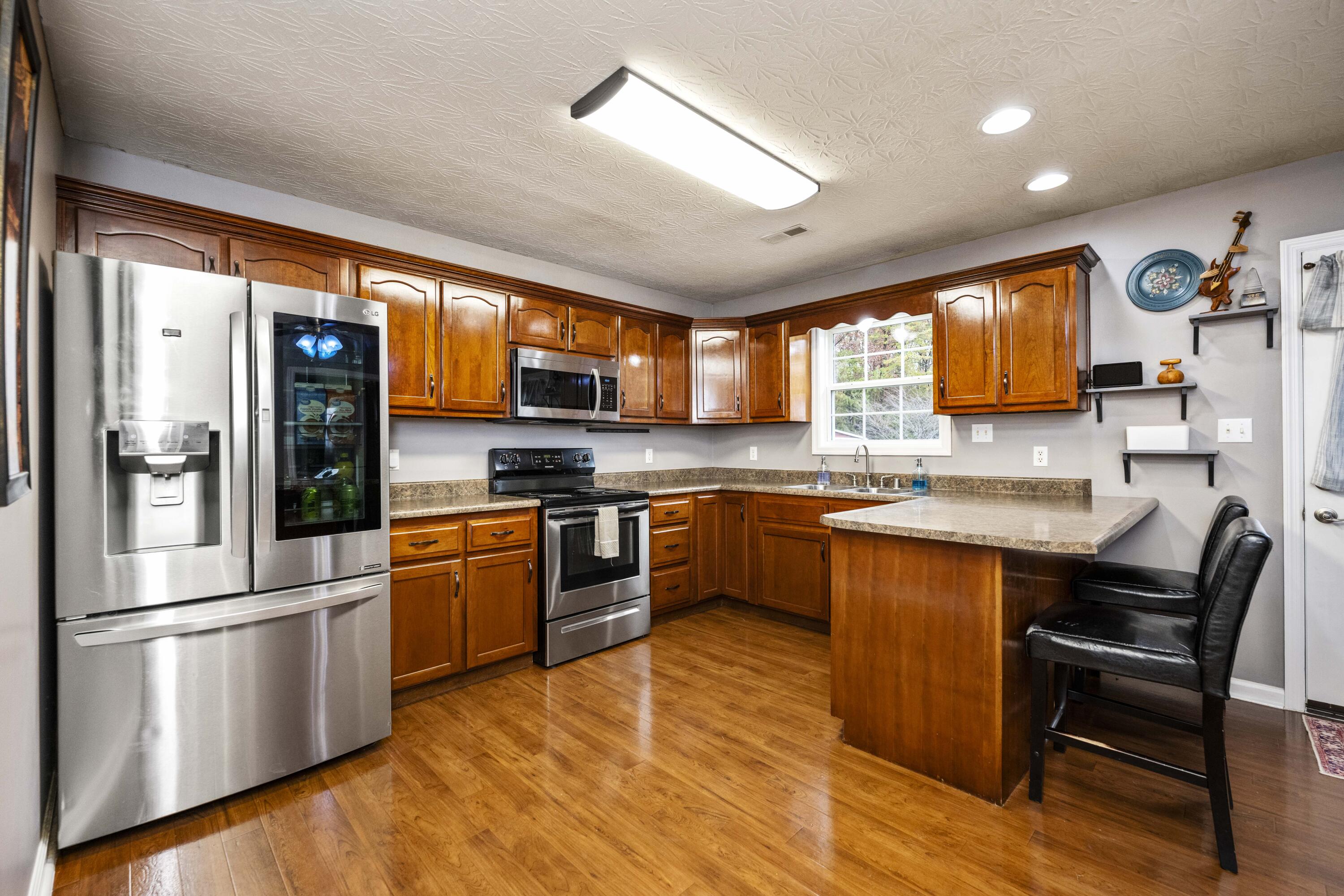 Berea, Kentucky 40403, United States, 4 Bedrooms Bedrooms, ,2 BathroomsBathrooms,Residential,Pending,35236