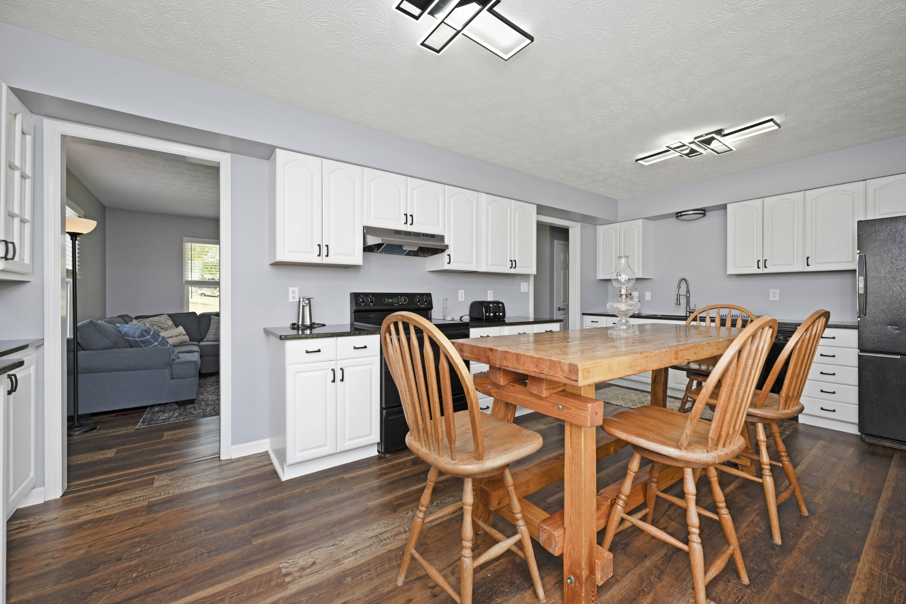 Richmond, Kentucky 40475, United States, 3 Bedrooms Bedrooms, ,2 BathroomsBathrooms,Residential,Active,206542