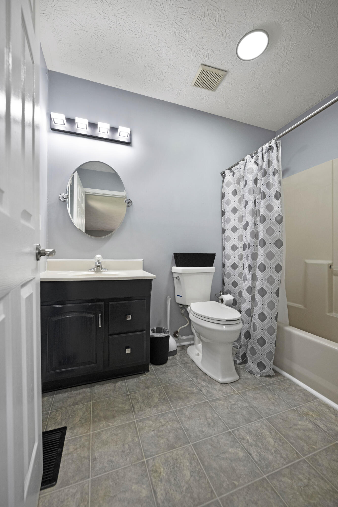 Richmond, Kentucky 40475, United States, 3 Bedrooms Bedrooms, ,2 BathroomsBathrooms,Residential,Active,206542