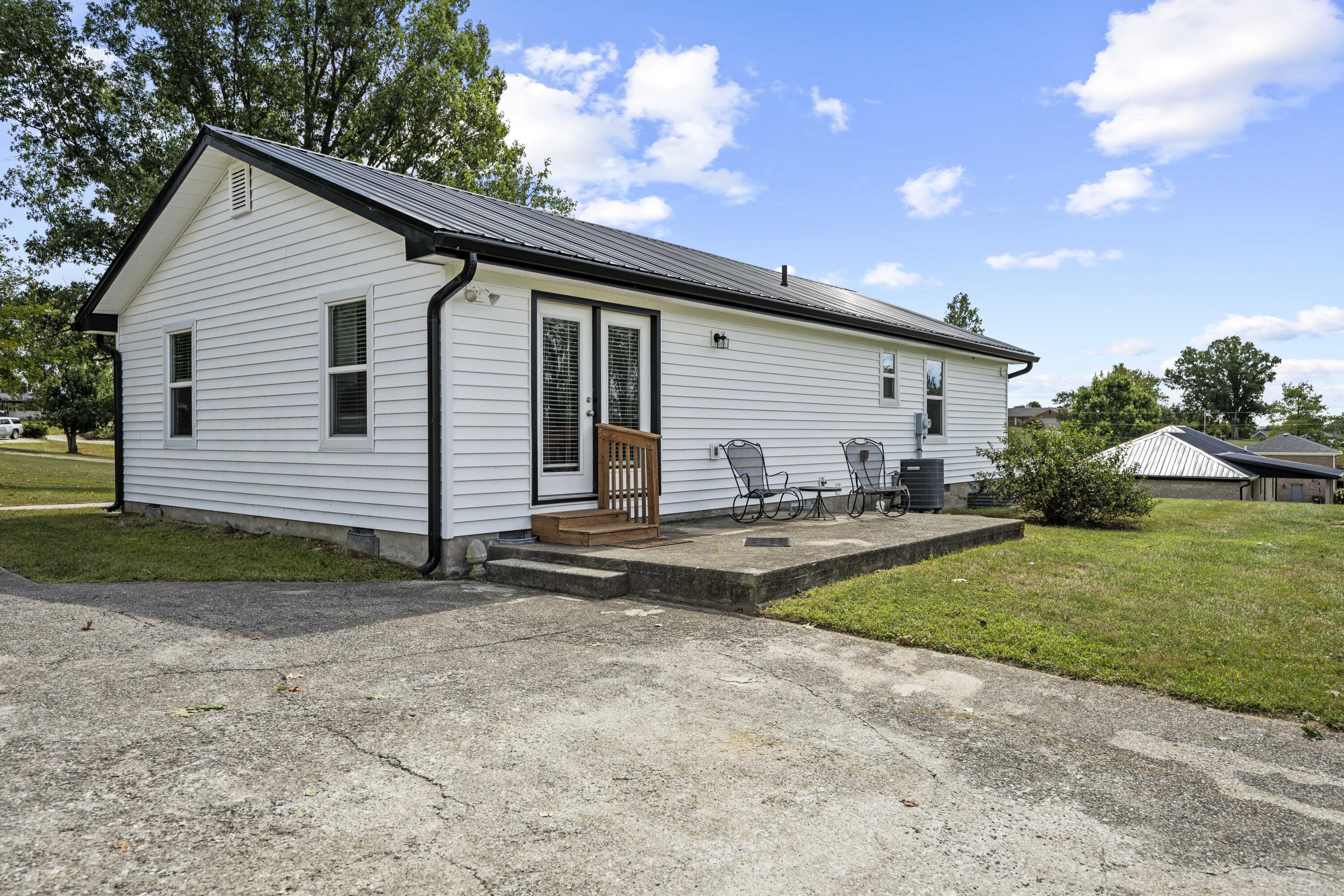 Richmond, Kentucky 40475, United States, 3 Bedrooms Bedrooms, ,2 BathroomsBathrooms,Residential,Active,206542