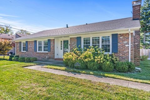 Photo of 304 Leawood Drive, Lexington, KY 40502 (MLS # 25503768)
