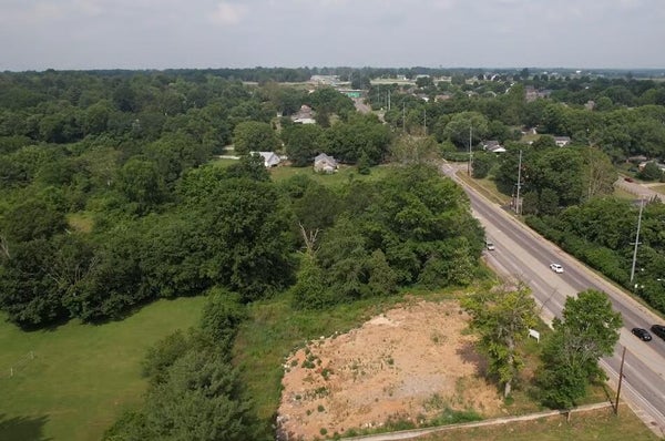 2400 VERSAILLES RD, LEXINGTON, KY 40504 - Image 3797bfea3922cd5fce1d8a89580a6213/259646809
