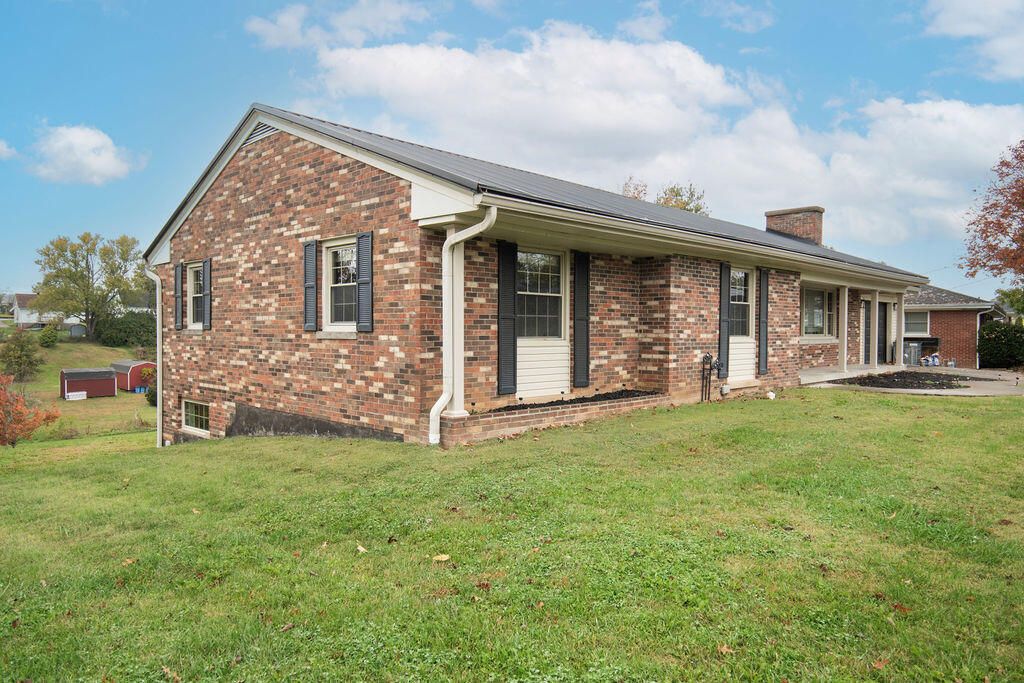 Photo of 630 Elizabeth Court, Harrodsburg, KY 40330 (MLS # 25505151)