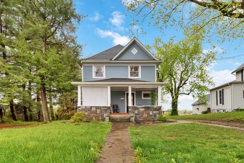 Photo of 309 W Columbia Street, Somerset, KY 42501 (MLS # 25503634)