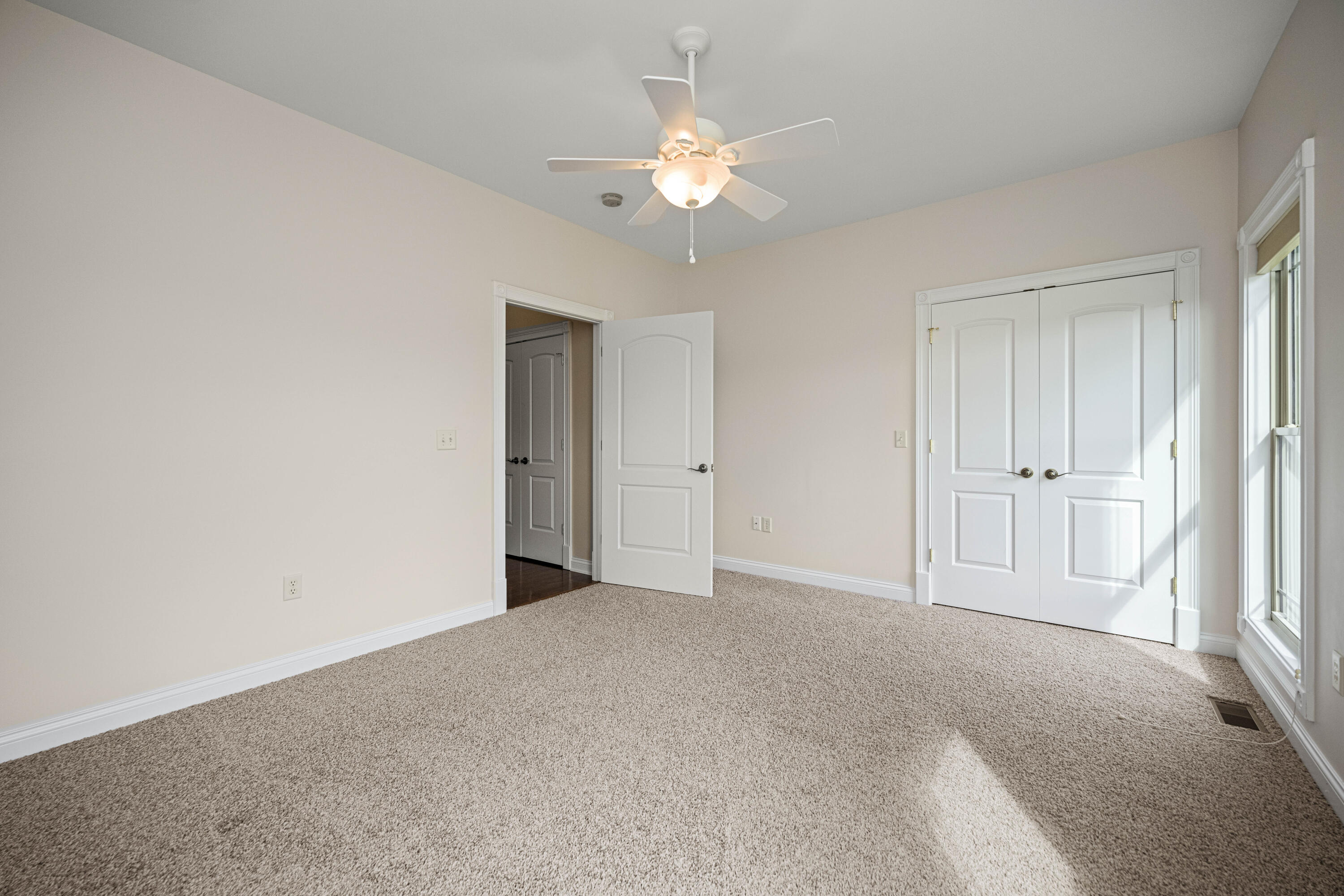 Richmond, Kentucky 40475, United States, 5 Bedrooms Bedrooms, ,3 BathroomsBathrooms,Residential,Pending,38701