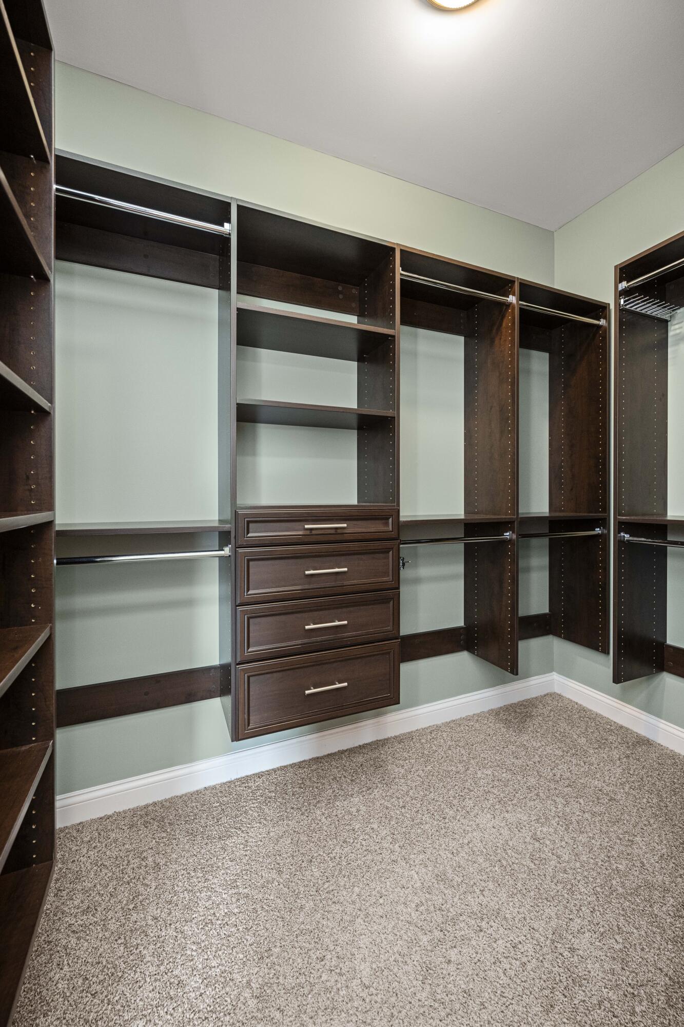 Richmond, Kentucky 40475, United States, 5 Bedrooms Bedrooms, ,3 BathroomsBathrooms,Residential,Pending,38701