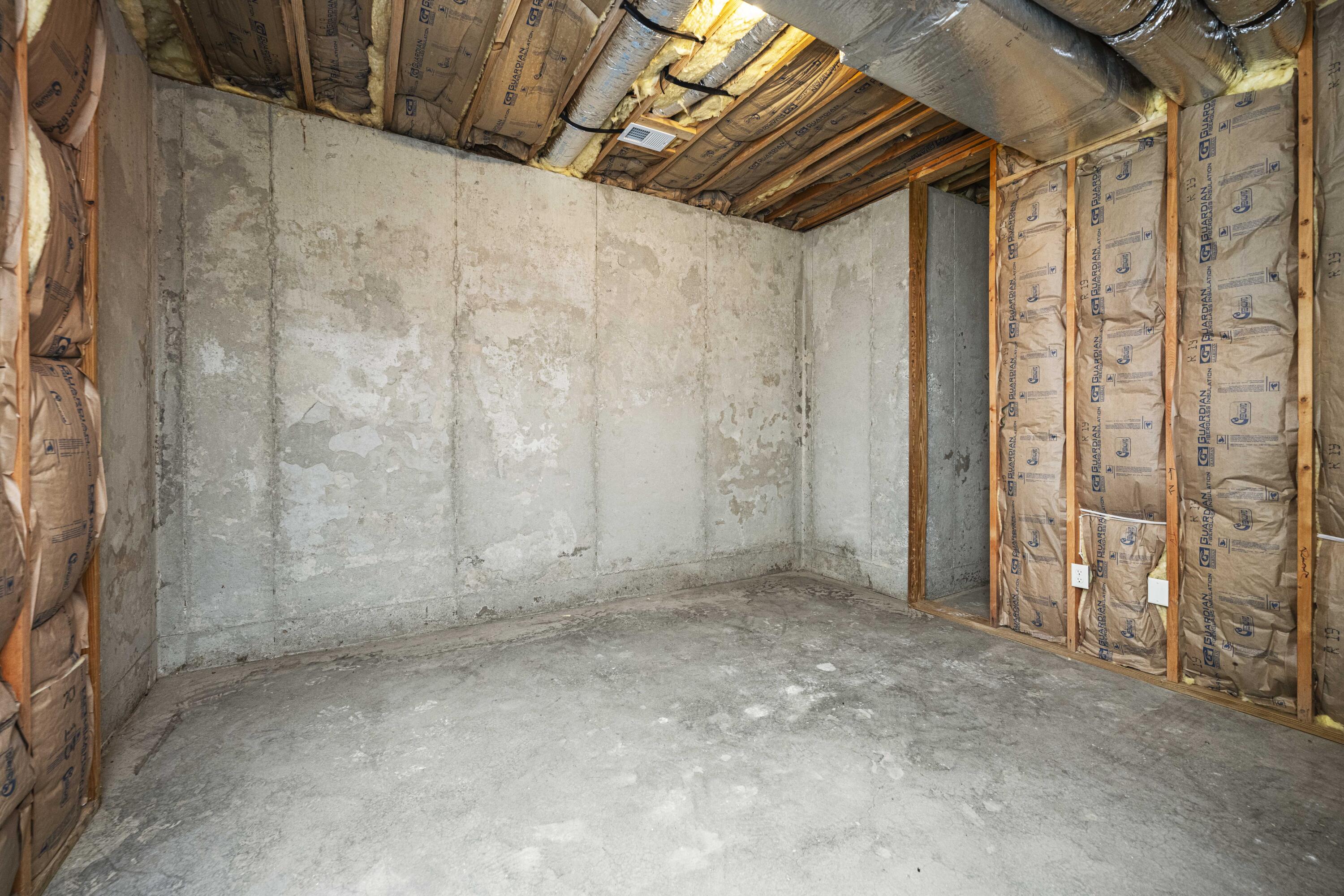 Richmond, Kentucky 40475, United States, 5 Bedrooms Bedrooms, ,3 BathroomsBathrooms,Residential,Pending,38701